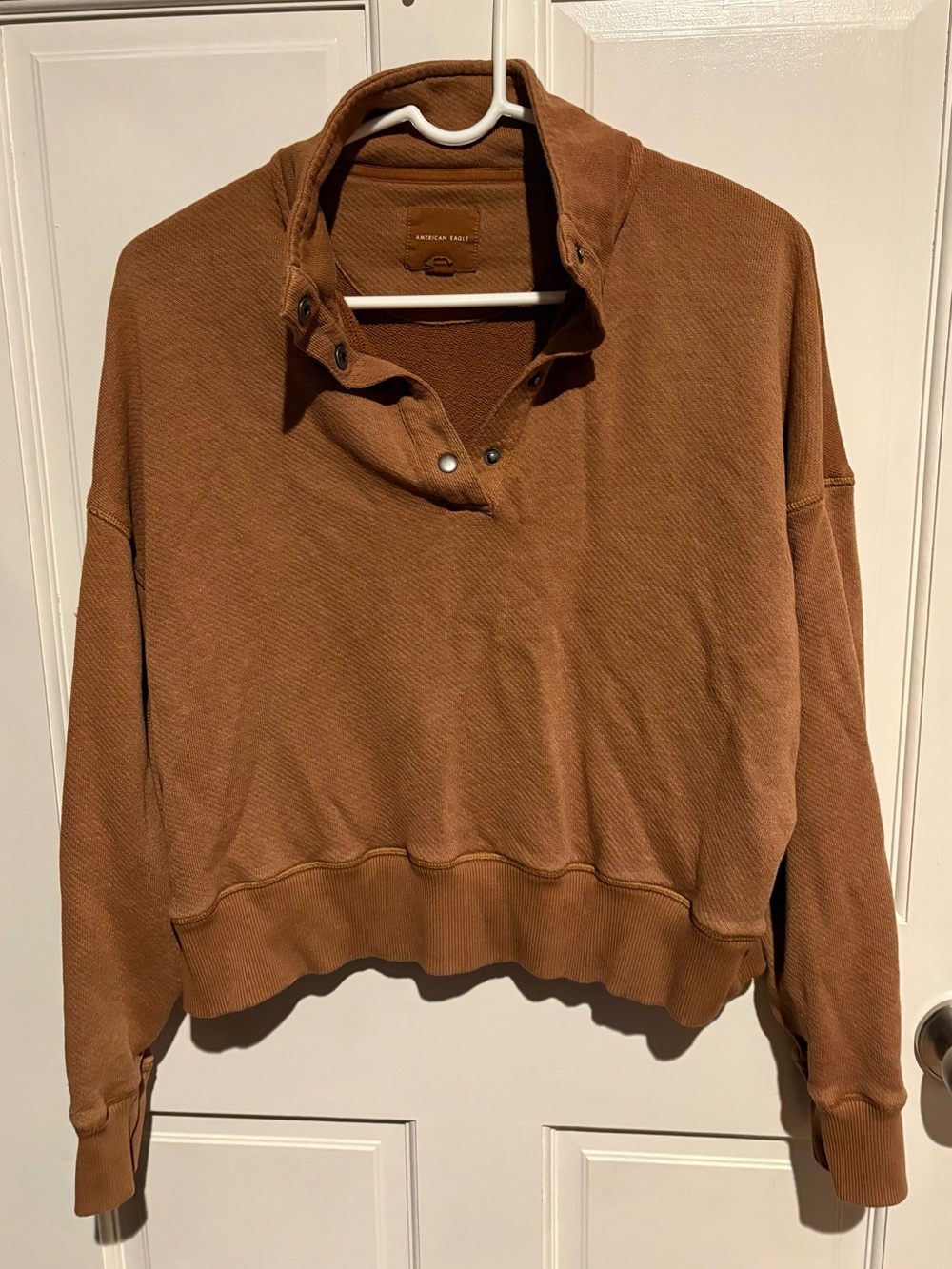 American Eagle Cropped Snap Pullover Size M Brown Sweatshirt